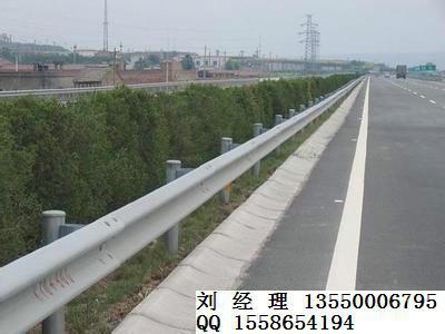 供應(yīng)鄉(xiāng)村公路兩波形梁鋼護(hù)欄