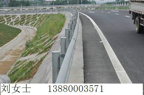 供應(yīng)貴州波形梁護(hù)欄廠家