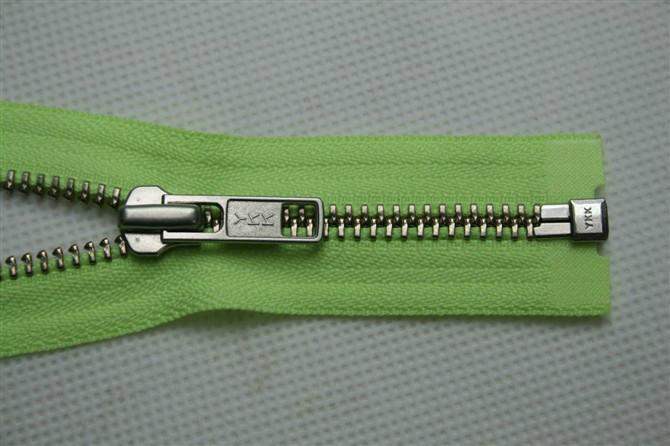 供應(yīng)YKK3號(hào)金銅閉口拉鏈