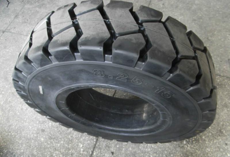 供應(yīng)用于叉車(chē)輪胎的叉車(chē)輪胎