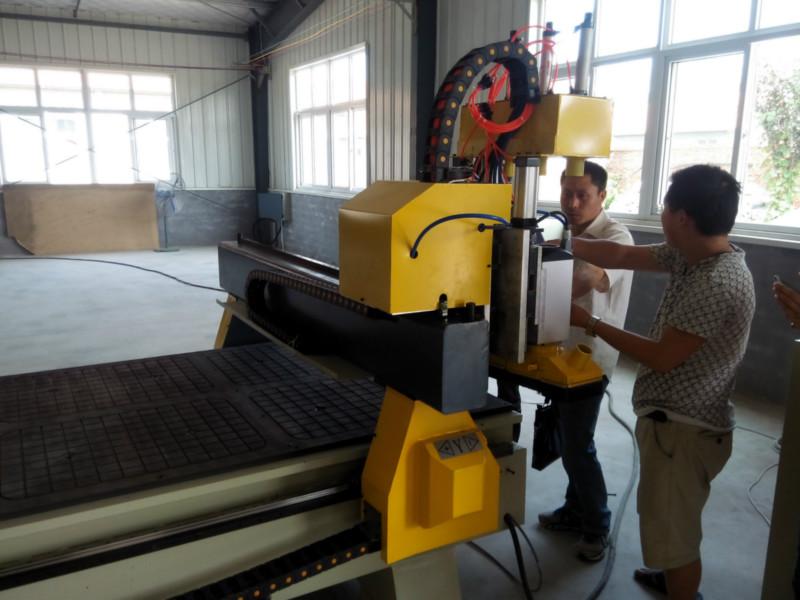 供應(yīng)山東氣動換刀雕刻機、全國統(tǒng)一銷售、青島批發(fā)零售