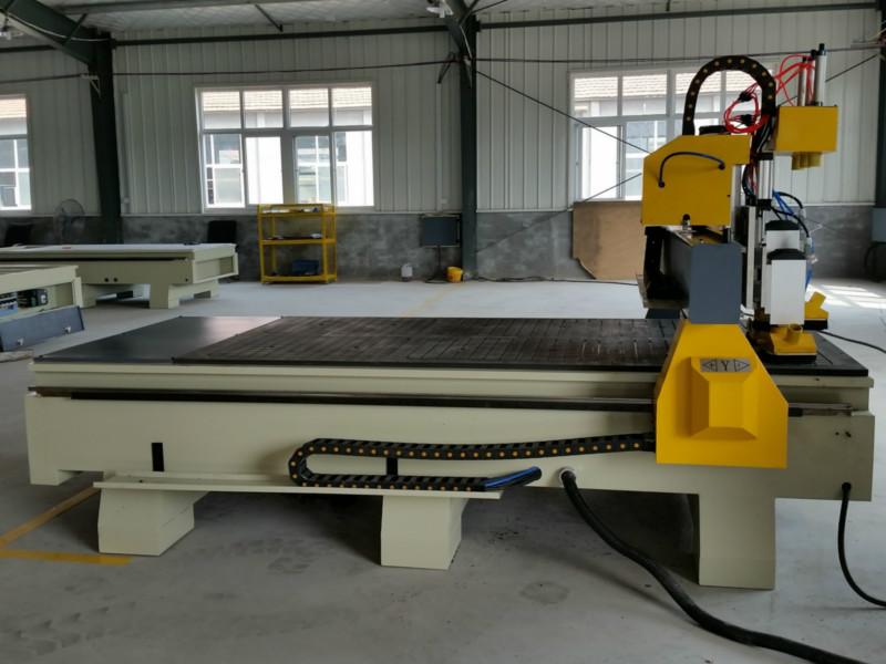 供應(yīng)精細(xì)數(shù)控木工雕刻機多頭雕刻機！