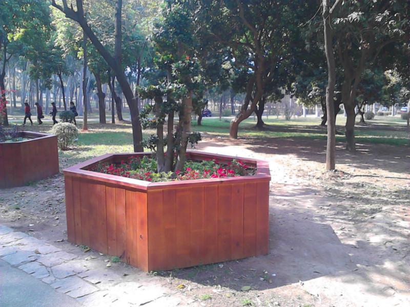 供應(yīng)南通市防腐木花箱大量批發(fā)，木花箱訂做