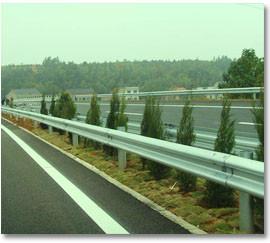 供應(yīng)道路中央分隔護(hù)欄