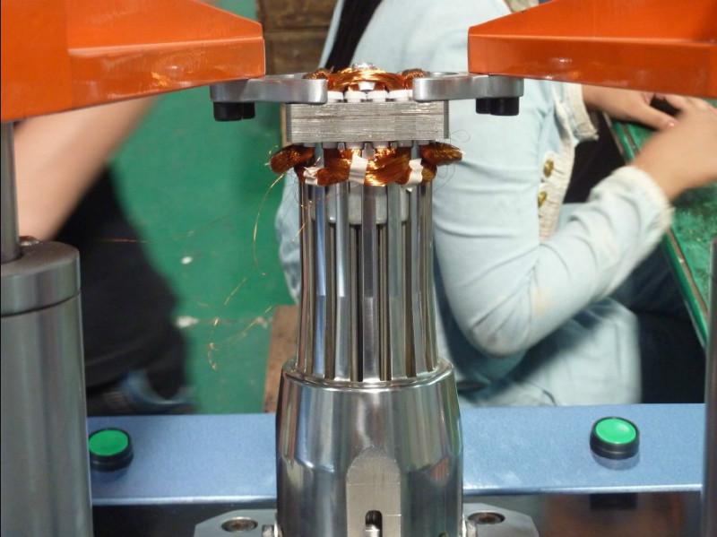 供應(yīng)安慶電機(jī)客戶嵌線機(jī) 定子嵌線機(jī)