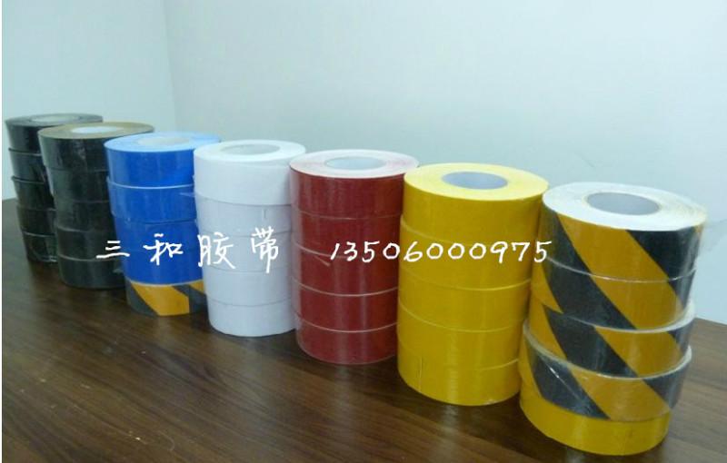 供應(yīng)金剛砂防滑坡道金剛砂防滑條砂面防