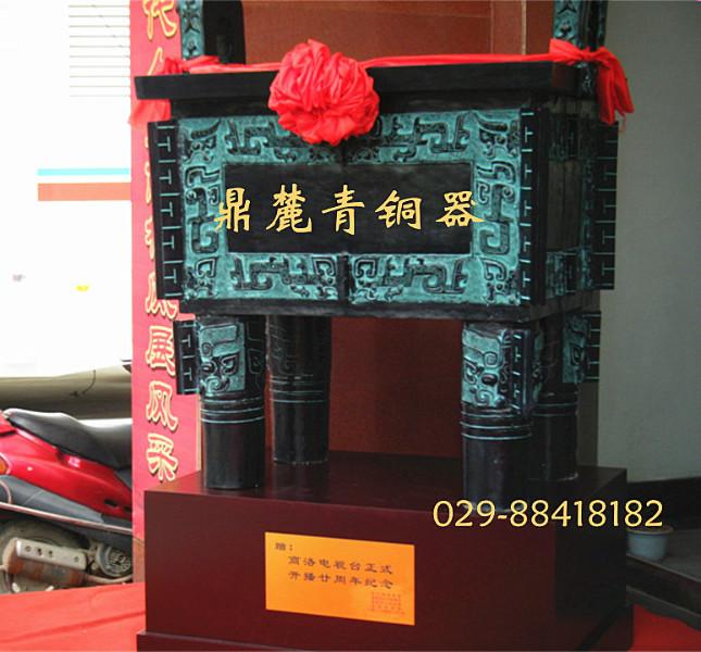 供應(yīng)仿古青銅器西安大鼎大司母戊方鼎高2.6米百年慶典開業(yè)擺件