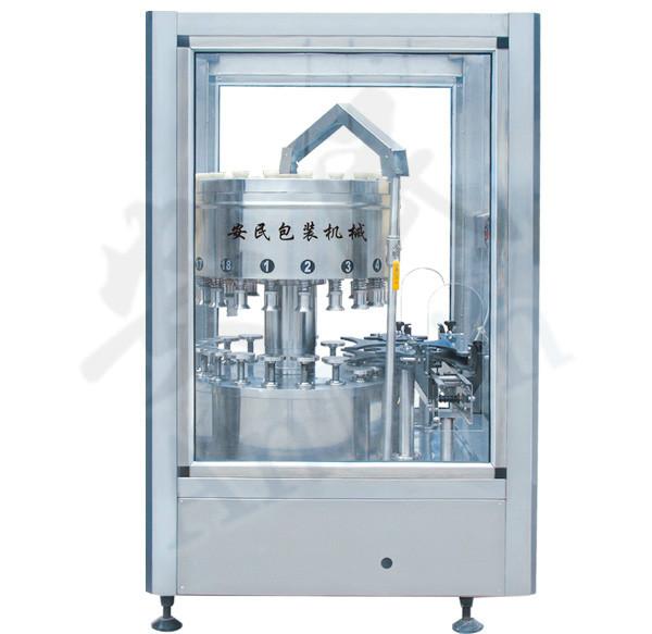 18高精度自動(dòng)白酒灌裝機(jī)封閉式圖片