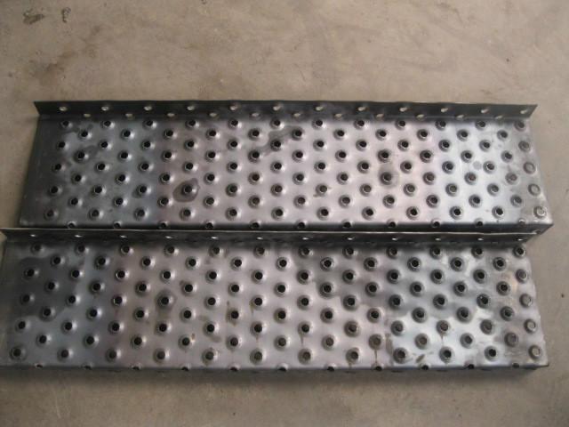 供應(yīng)沖孔防滑踏板 樓梯踏板 防滑腳踏板