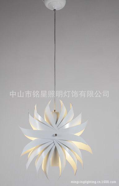 供應(yīng)時尚噴漆大風(fēng)車裝飾吊燈顏色可選