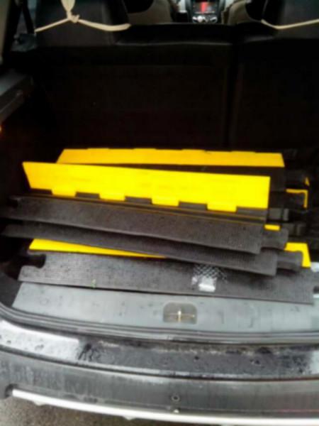 供應(yīng)河間橡膠過線板，批發(fā)過橋板，過線槽