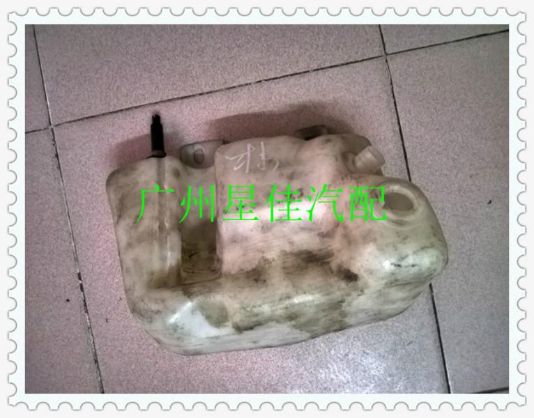 供應(yīng)寶馬E39i噴水壺,520I523I525530540i水壺