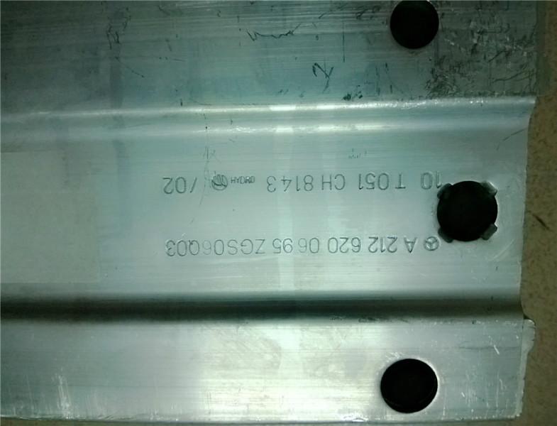 供應(yīng)奔馳212前杠內(nèi)鐵支架，保險(xiǎn)杠內(nèi)骨支架，奔馳212改裝價(jià)格