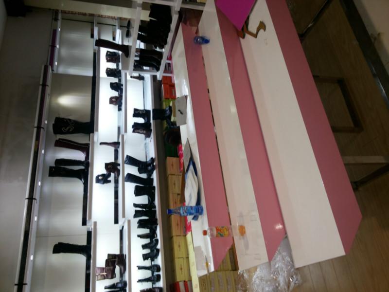 供應(yīng)鄭州鞋店展示柜加工；鄭州鞋店展示柜加工廠家；鞋店展示柜加工報價