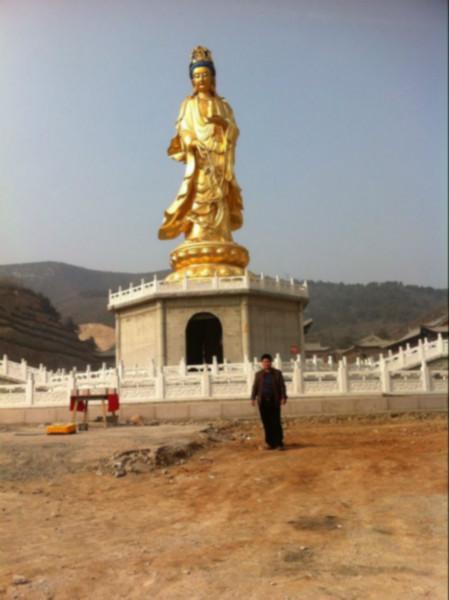 古建寺庙铜雕像图片