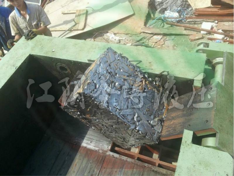 供應(yīng)彩鋼瓦液壓打包機，自動液壓壓塊機廠家，打包機價格