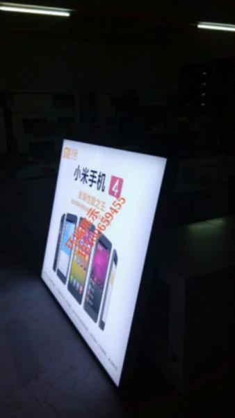 供應無邊軟膜高清UV背景燈箱，鋁材，軟膜