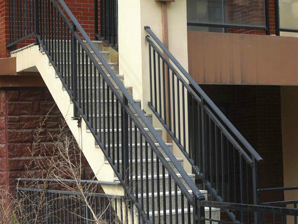 菏澤樓梯扶手哪里有賣,菏澤樓梯扶手價格,菏澤樓梯扶手質(zhì)量怎么樣,菏澤樓梯扶手廠家