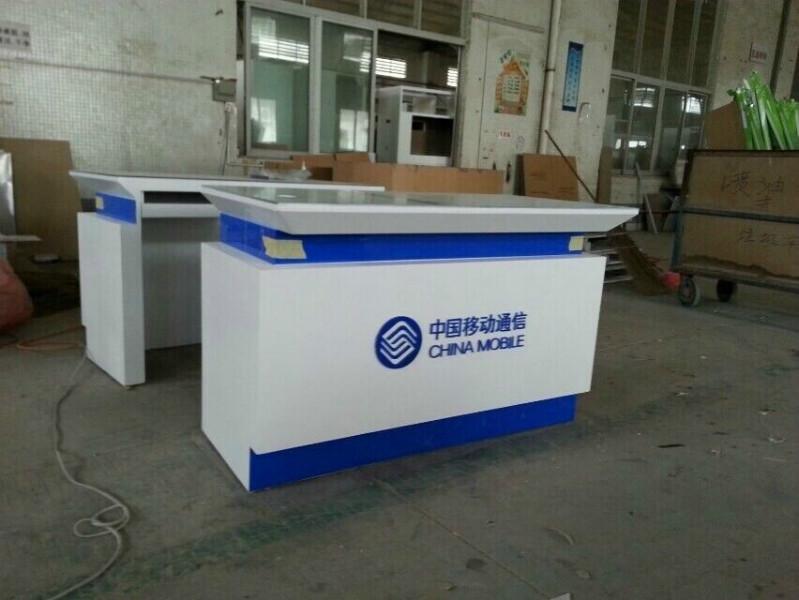 新款中國移動(dòng)受理臺(tái)，木質(zhì)烤漆，臺(tái)面加玻璃