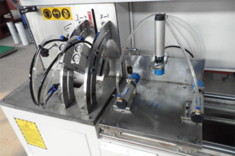 供應凱岳鋁門窗角碼自動切割鋸床鋁門窗設(shè)備