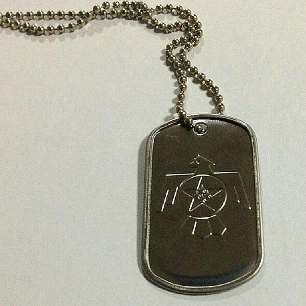 供應(yīng)氧化鐳雕狗牌壓鑄電鍍吊牌印刷滴膠銘牌