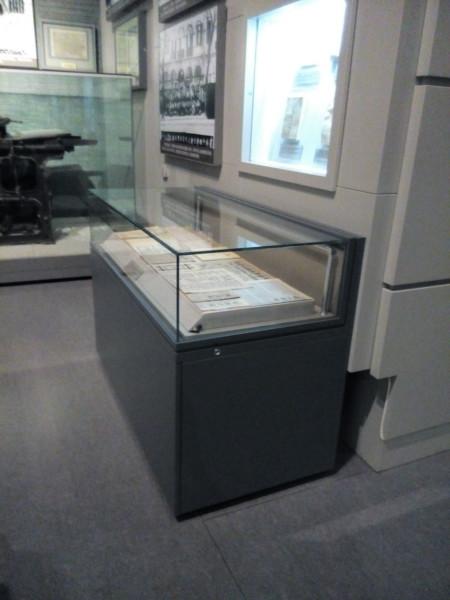 博物館文物俯視柜圖片