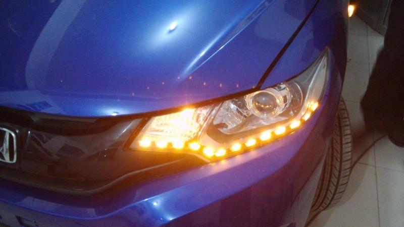 供應(yīng)新飛度大燈改裝/飛度改裝淚眼