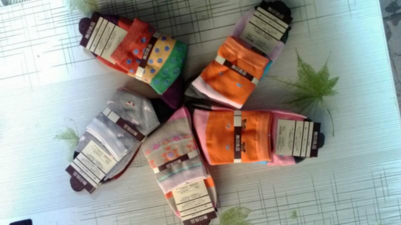 最便宜的襪子批發(fā)山東濟(jì)南襪子批發(fā)圖片