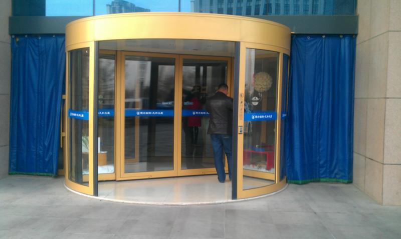 山東威海兩翼豪華旋轉(zhuǎn)門圖片