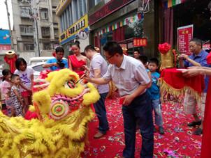 鄭州舞獅梅花樁舞獅開業(yè)舞獅慶典舞獅 鄭州舞獅梅花樁舞獅高臺(tái)舞獅