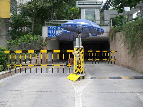 供應(yīng)重慶路景停車場標(biāo)準(zhǔn)熱熔劃線報價