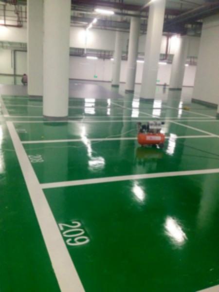 供應(yīng)車位劃線【深圳停車場(chǎng)劃線】創(chuàng)安全品牌行業(yè)*-專業(yè)停車場(chǎng)劃線