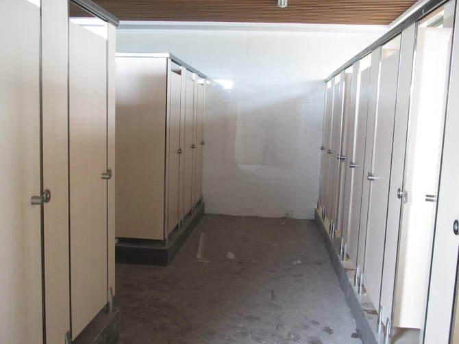 供應(yīng)高端衛(wèi)生間隔斷