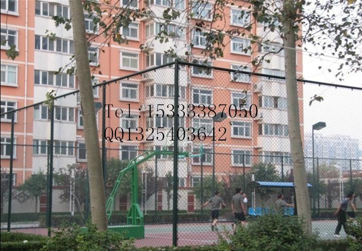 供應(yīng)足球場圍網(wǎng)鐵路護欄網(wǎng)規(guī)格鋼板網(wǎng)護欄網(wǎng)廠家