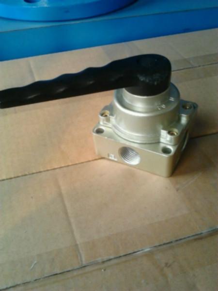 供應(yīng)東航排泥閥HV04手動(dòng)換向閥  快開排泥閥的*  本產(chǎn)品也可用YC24D二位四通換向閥替換