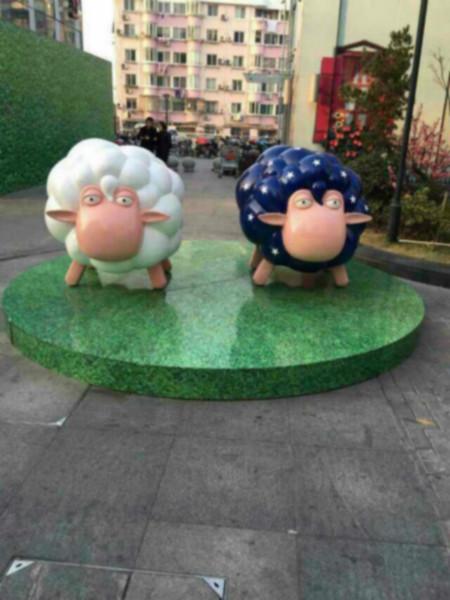 供應(yīng)出租旋轉(zhuǎn)木馬出租小黃人