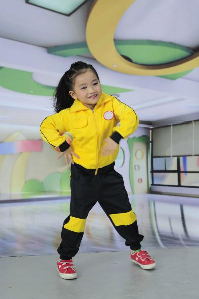供應(yīng)優(yōu)質(zhì)幼兒園服春秋園服好款式