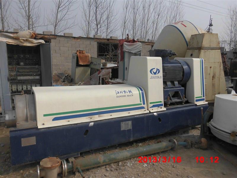 380型臥式螺旋卸料沉降離心機設(shè)備圖片