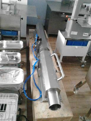 供應(yīng)內(nèi)蒙古牛羊肉填充機/定量灌裝機/真空放氣打卡機