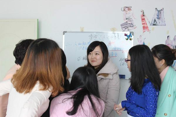 女性美學(xué)基礎(chǔ)素養(yǎng)培訓(xùn)色彩搭配圖片