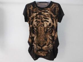 10幾萬(wàn)件便宜處理了尾貨服裝批發(fā)常年批發(fā)四季服裝3元起批