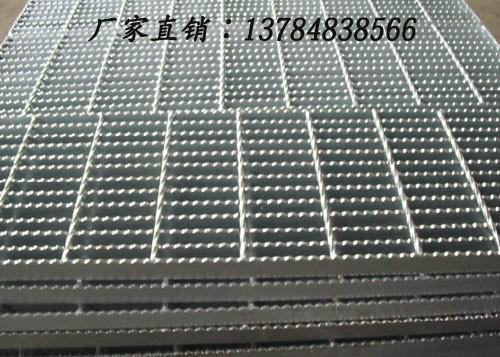 供應樓梯踏步格柵板廠家、樓梯踏步格柵板報價