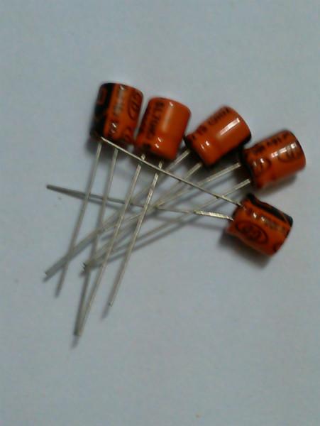 Low Leakage Current (Radial)  低漏電品 (立式)鋁電解電容