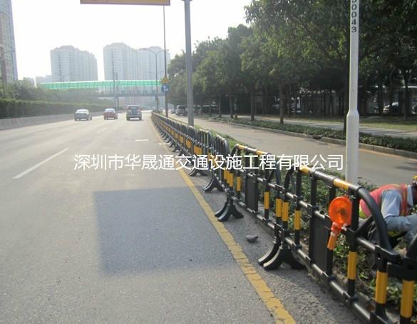 供应锌钢道路护栏、异型管交通公路护栏、广东道路护栏厂家图片