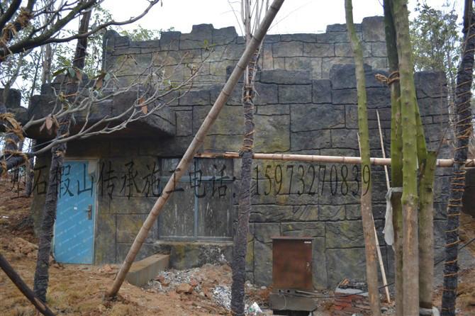 供應(yīng)貴州塑石假山施工隊