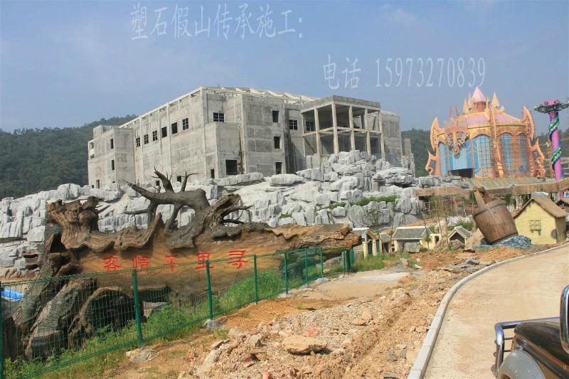 供應(yīng)貴州塑石假山施工隊