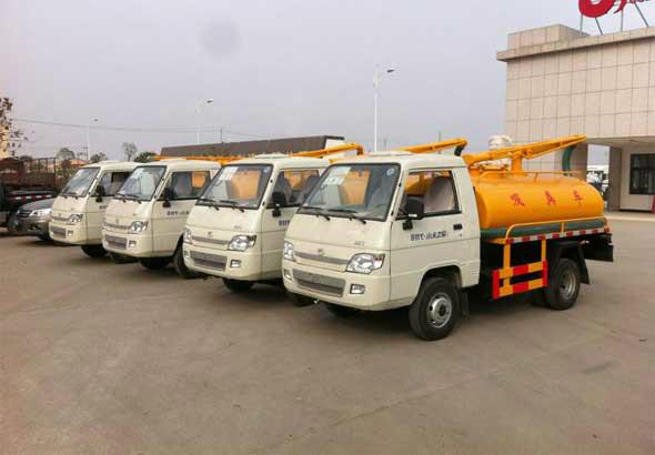 供應(yīng)四川抽糞車小型吸糞車