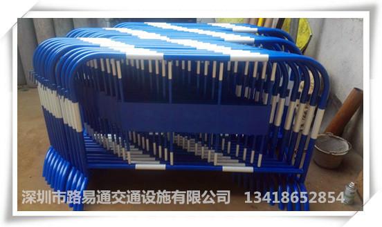 供應(yīng)深圳鐵馬護(hù)欄規(guī)格及定做廠家在龍華