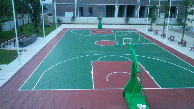 供應(yīng)籃球場施工，硅PU球場工程，塑膠球場翻新施工，欣宇體育多年施工經(jīng)驗，集設(shè)計施工一體的專業(yè)性公司